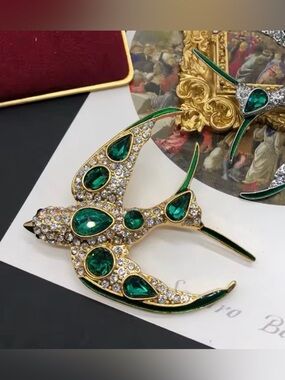 Baroque Luxury Rhinestone Simulated Swallow Design  Brooch Pin